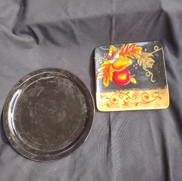 Plates - Picture 1 of 9